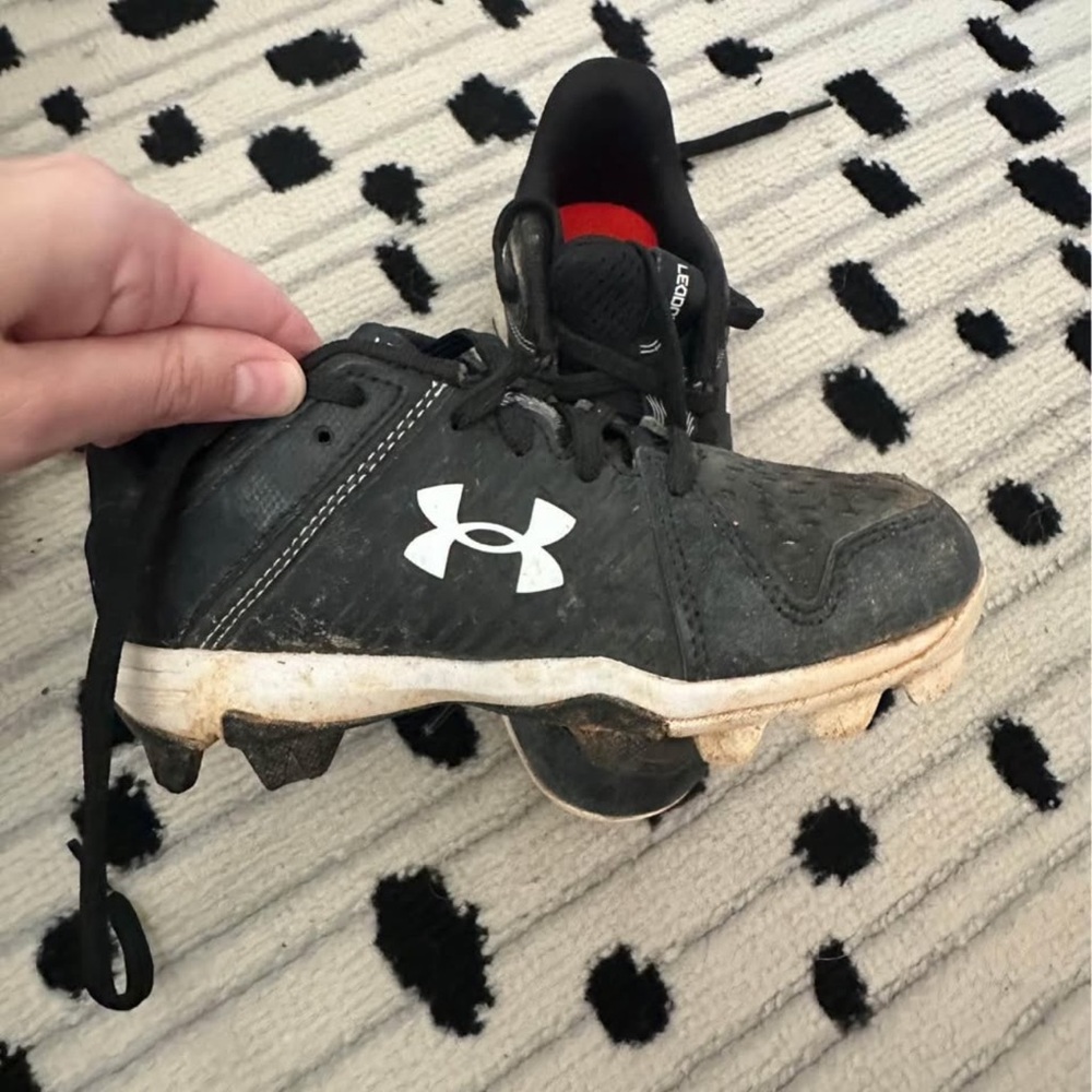 Under Armour Kids Black baseball cleats